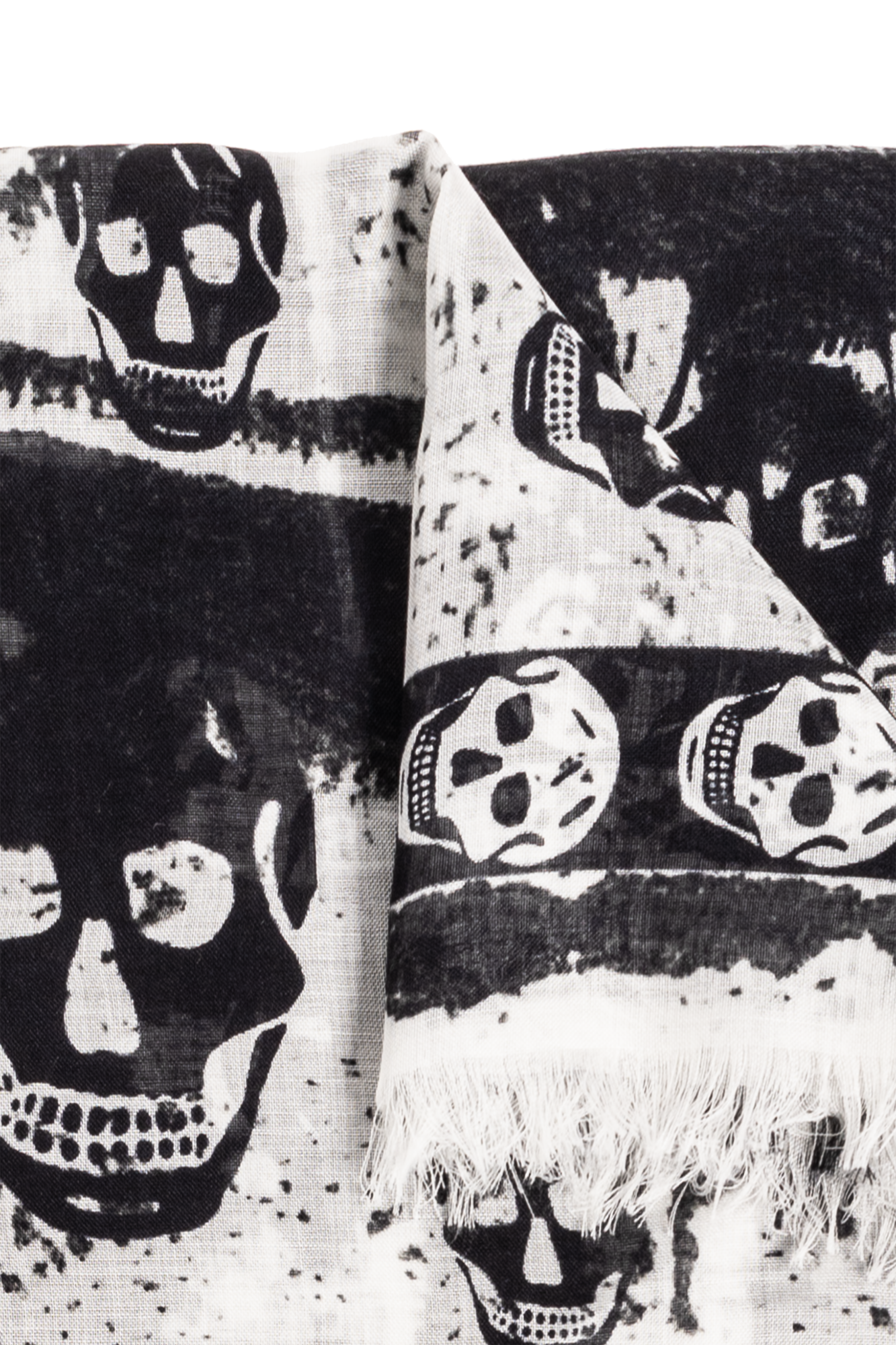 Scarf with skulls deals alexander mcqueen